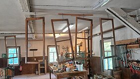 FENSTER IM KAISERSAAL AUFGEMÖBELT